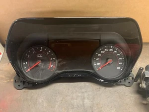 2019 Chevrolet Camaro 2SS Dash Cluster 13,000km - Picture 1 of 2