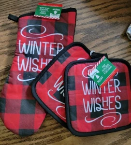 NEW 3pc Set 2 Quilted Kitchen potholders & Oven Mitt Winter Wishes Buffalo Plaid - Picture 1 of 4