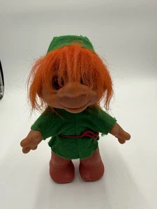 1980 DAM Troll Puppe Dänemark 24-4 Elfen grün Outfit orange Haare Vintage - Bild 1 von 5
