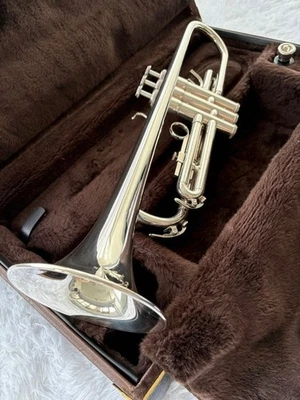 Trompeta YAMAHA YTR-2320ES Buen Estado Usada Con Estuche Rígido Boquilla Foto 1 de 4