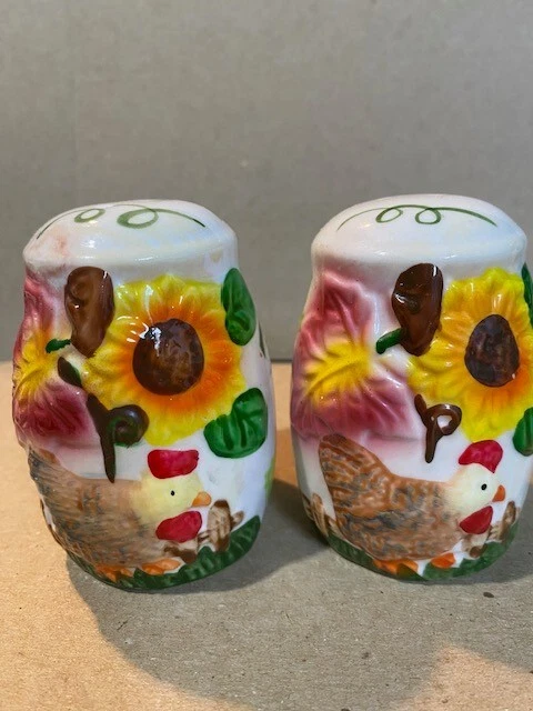 Textured sunflowers and leaves with chicken  3.00 inches tall. - Image 1 of 1