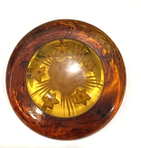 VINTAGE APPLE JUICE BAKELITE REVERSE CARVED FLOWER BROOCH - Picture 1 of 6