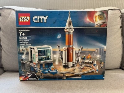 LEGO CITY: Deep Space Rocket and Launch Control (60228) - Image 1 of 4