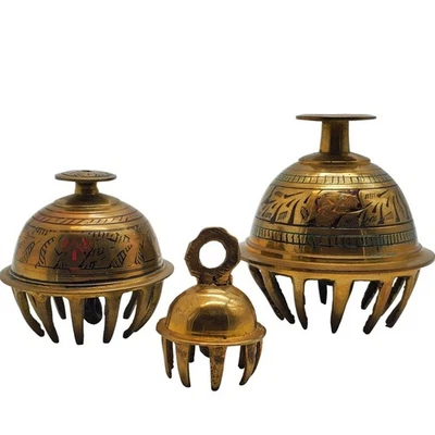 Juego de 3 campanas de garra de latón grabadas en camello India campanas de templo colgantes decoración boho rústica Foto 1 de 4