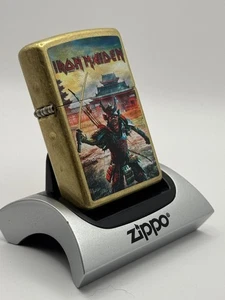 GENUINE Zippo Lighter IRON MAIDEN SENJUTSU Street Brass NEW IN BOX FAST POST - Foto 1 di 8