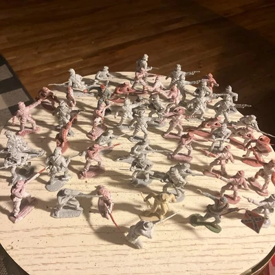 Gran Lote de (51) Figuras de Infantería de Soldado Militar de la Guerra Civil Americana Sin Pintar Foto 1 de 4