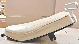 Rail de préhension vintage côtelé blanc OEM Harley Buddy Seat Sportster FLH Sprint K Ironhead - Photo 1/13