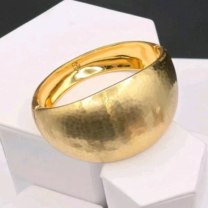 Brighton Versailles goldfarbenes Armband mit Scharnier "Show Love" gehämmert gebürstet 7 Zoll - Bild 1 von 10