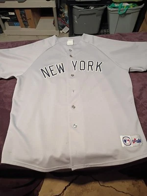 Vintage Y2K New York Yankees Majestic MLB Jersey Men’s XL Grey Missing Button  - Image 1 of 4