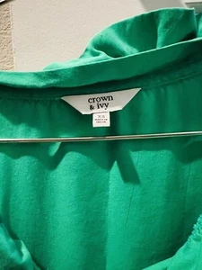 Crown & Ivy Emerald Green Asymmetric Top w/ 3/4 Length Sleeves - Picture 1 of 2