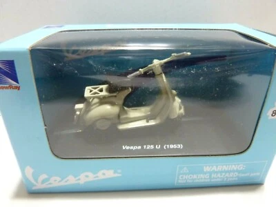 NIB New-Ray 1953 Vespa 125 U Scooter 1:32 Diecast Model  - Image 1 of 2