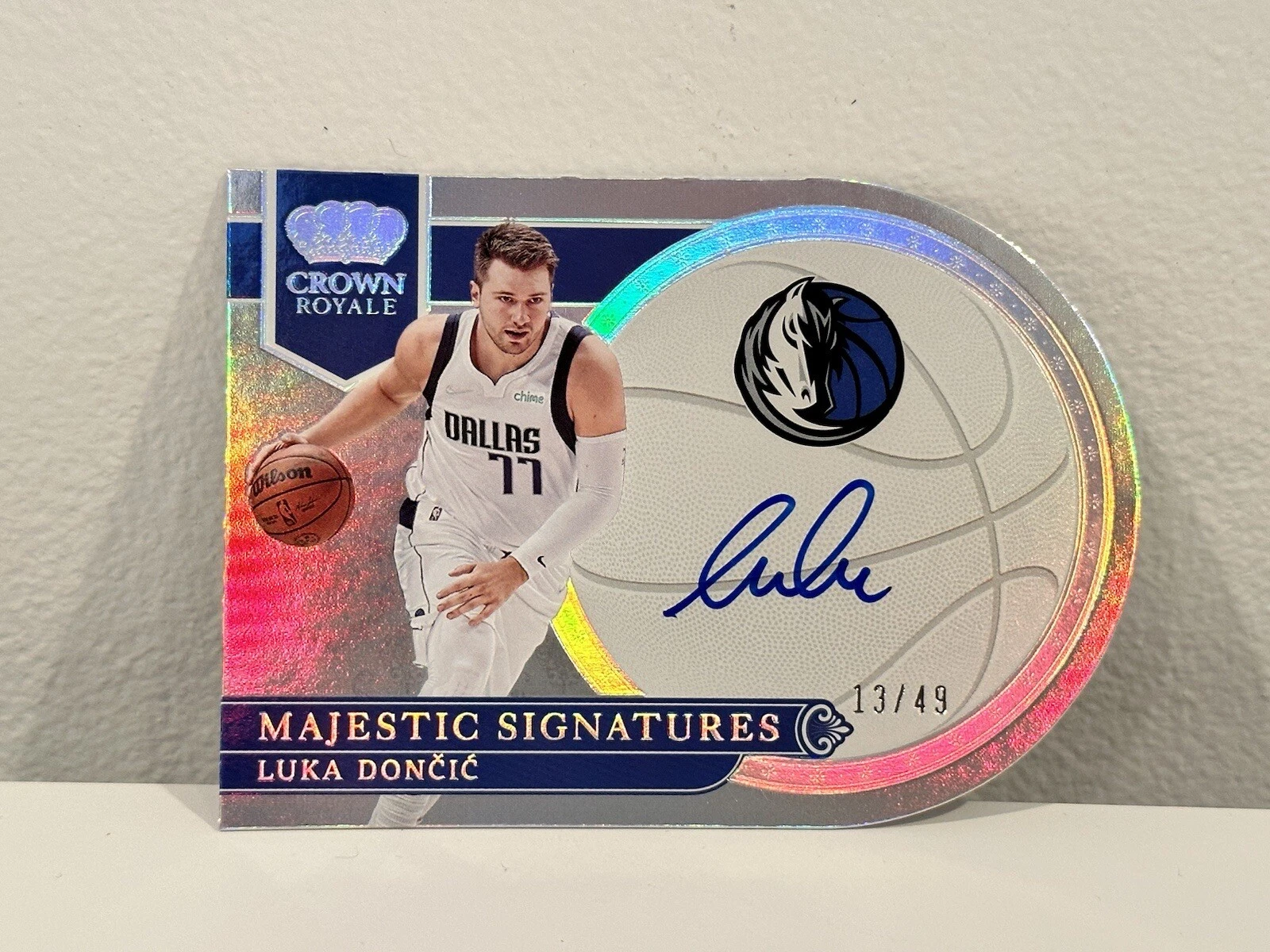 2022-23 Crown Royale FOTL Luka Doncic Majestic Signatures Auto # /49