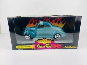 Ertl American Muscle 1940 Ford Deluxe Coupe Street Rods 1:18 pressofuso AUTO VERDE - Foto 1 di 10