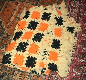 MANTA CROCHET VINTAGE COLOR CREMA NARANJA VERDE "104 X "60 - Imagen 1 de 5
