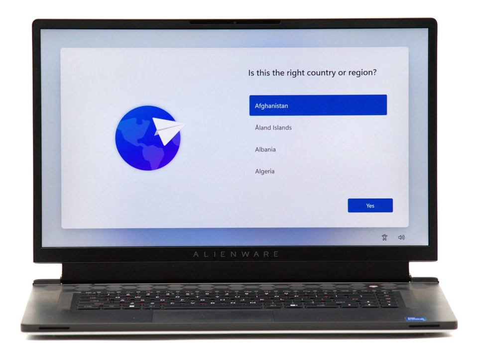 Alienware X17 R2 - FHD - i7-12700H - 32GB RAM - RTX 3070Ti - 1TB SSD - Lunar - Image 1 of 4