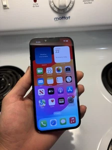 iPhone 13 128GB Unlocked For Parts Or Repair - Photo 1 sur 9
