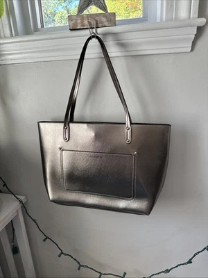 Bolso metálico Liz Claiborne Foto 1 de 4