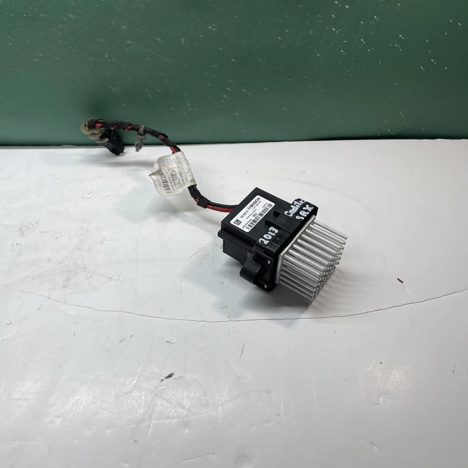 2010-2012 凯迪拉克 SRX 加热器鼓风机电机电阻控制模块 13503201 原始设备制造商 — 第 1/4 张图片