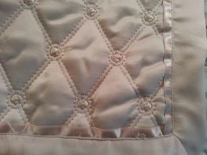 One Croscill button flower lite pink pillowcase sham 25" x 40" - Imagen 1 de 5