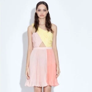 Mini abito donna tre piani drappeggiato rosa giallo aperto incrociato davanti UK 8 / US 4 - Foto 1 di 9