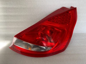 Ford Fiesta VI JA8 fanale posteriore luce posteriore destra 8A61-13404-A - Foto 1 di 9