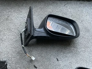 TOYOTA AVENSIS 2006/09 DRIVER MIRROR - Picture 1 of 3