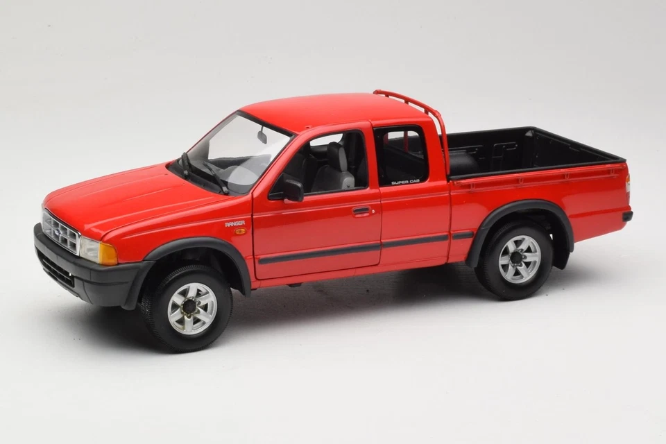 AC8089100 Ford Ranger Red Action 1:18 - Image 1 of 4