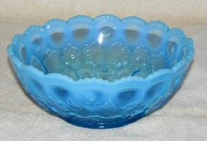 ANTQ. Fenton Art Glas Wabe & Klee blau opaleszierend Beerenschüssel 9 Zoll UV Licht - Bild 1 von 5