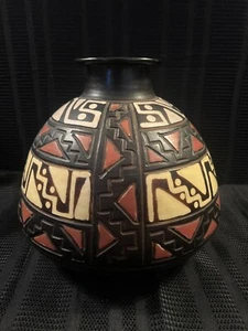 VTG Peruvian Pottery Vase Pot Black & Colorful Geometric Pattern. 10x10” Signed. - Picture 1 of 8