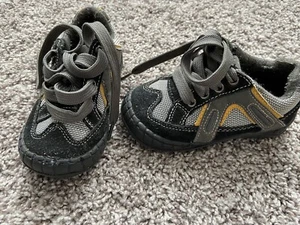 Baby Boy Tennis Shoes 6 Inch Foot Size 7 - Picture 1 of 7
