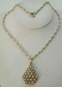 Vintage Pearl House Shape Cluster Gold Tone Pendant on Chain Link Pearl Necklace - Picture 1 of 7