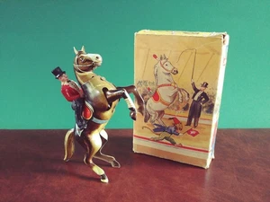 Rarität Fabrikmuster Arnold Zirkuspferd-Artist Blechspielzeug mit OVP - Bild 1 von 13