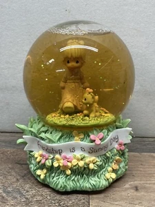 Enesco Momenti Preziosi Musicale Globo di Neve L'AMICIZIA È UNA GIORNATA DI SOLE - Foto 1 di 5