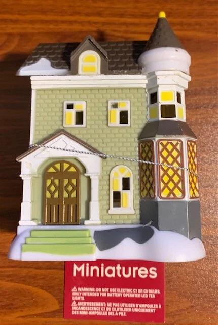 Cobblestone Corners Miniatures Green House Model Building Free Shipping - Image 1 of 1