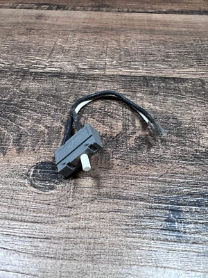 Eureka 8852bVz Pet Capture Part Circuit Protector, Reset - Image 1 of 2