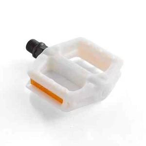 VP Junior Kids Bike Pedals White 9/16 Resin Reflectors Steel Axle Free Shipping! - Picture 1 of 6