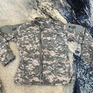 ACU Shirt/Coat Small Long USGI Digital Camo Flame Resistant FRACU Army Ripstop - Picture 1 of 4