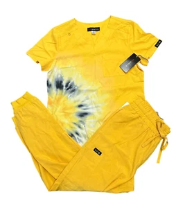 Set 2 pezzi scrub Koi Basics nuovo con etichette piccolo erica mango giallo tie dye infermieristico medico - Foto 1 di 5
