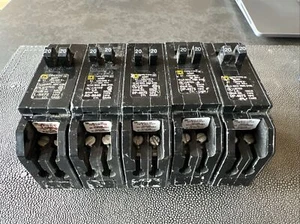 LOT OF 5 NEW SQUARE D HOMT2020 BREAKERS - Picture 1 of 7