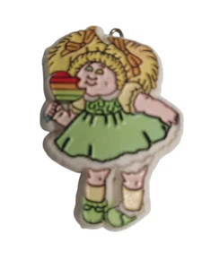 Vintage 1983 grüner Kohl Patch Puppe Pin mit Regenbogen Lutscher - Bild 1 von 2