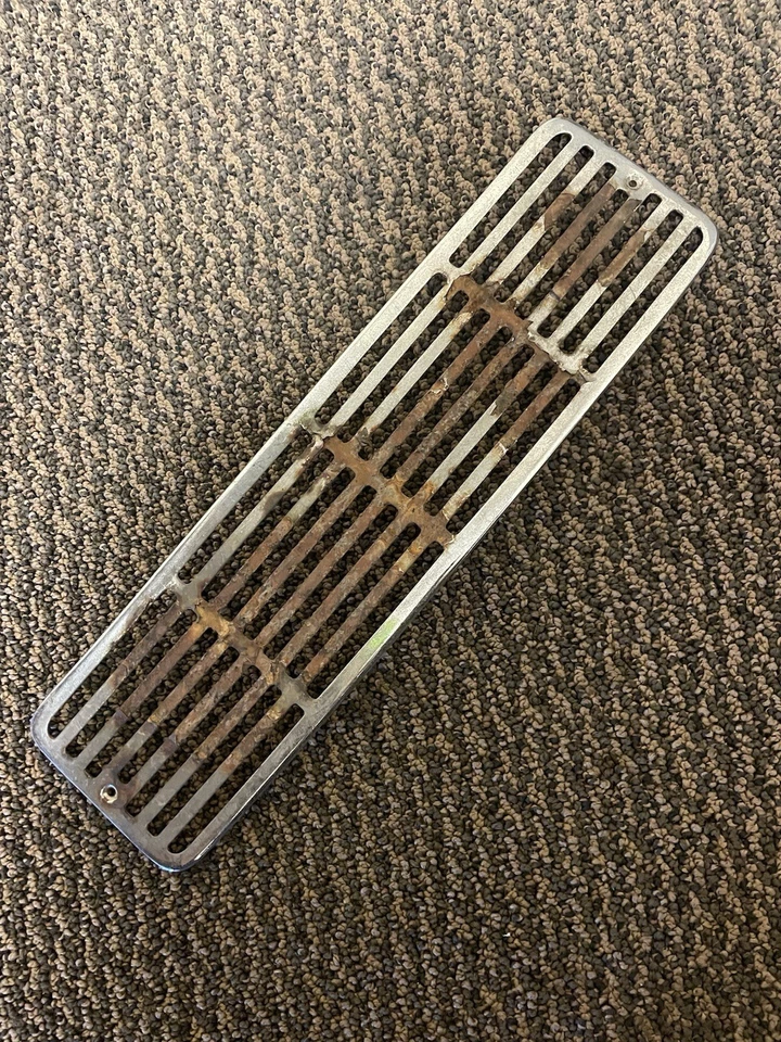 PARRILLA DE ADMISIÓN DE AIRE CALENTADOR CAPÓ CROMADO FIAT 1959-67 1200 y 1500 cabriolet vintage Foto 1 de 2