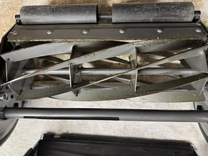 Earthwise Spindelmäher 16" 7 Klingen mit Fangkorb Hand-Rasenmäher 1715-16EWG - Bild 1 von 6