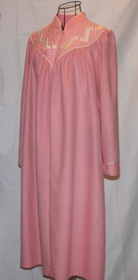 Vintage Peach Pink Pullover Robe Wolverine Front Zip L/XL White Accent Trim - Image 1 of 4