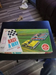1973 Race-A-Way Championship Auto Race Game Milton Bradley - Picture 1 of 5