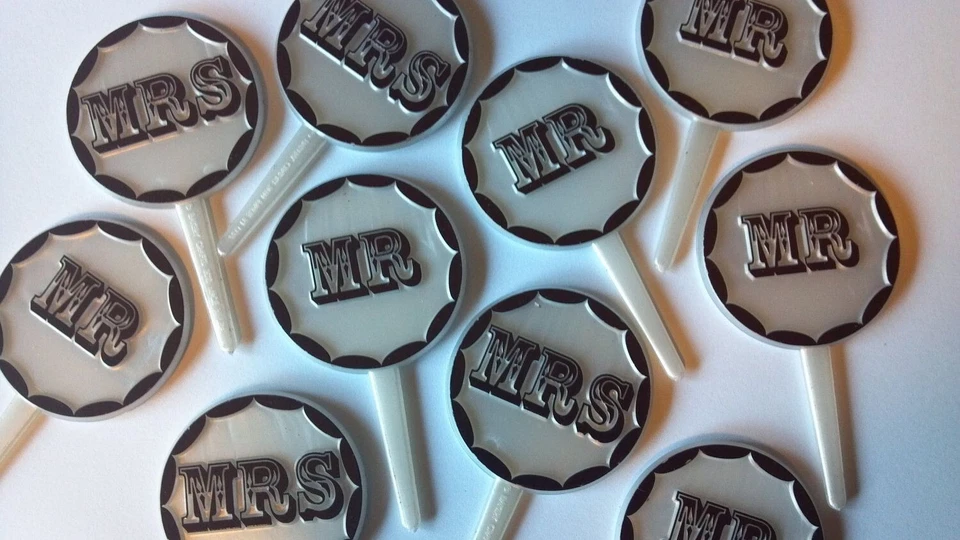 12 selecciones de cupcakes Mr and Mrs para ducha o boda blanco y marrón rústico Foto 1 de 1