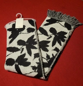 A New Day schwarz & weiß Blumen gebürstet Decke Schal 27x82" dick mit Fransen NEU - Bild 1 von 8