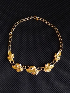 Vintage Trifari Kunio Matsumoto Goldtone Ivy Leaf Collar Necklace 17" Signed - Picture 1 of 17