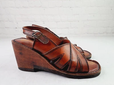 Cuñas de madera vintage con plataforma de cuero marrón entrecruzado Connie para mujer talla 7B Foto 1 de 4