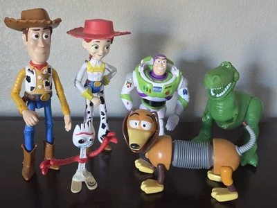 Lote de figuras Mattel Disney Pixar Toy Story 2017-2018 - Woody - Jessie - Forky - Buzz++ Foto 1 de 4