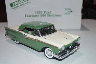 Danbury Mint 1957 Ford Fairlane 500 Skyliner Die Cast Retractable Top 1:24 Title - Image 1 of 4